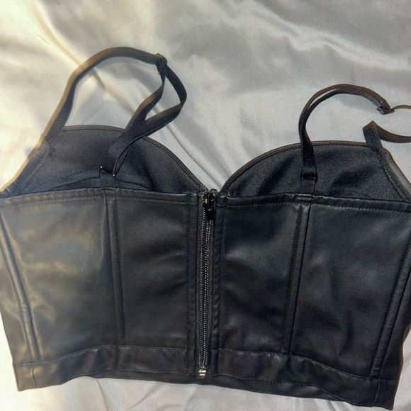 Black crop top/corset top - Picture 2 of 3